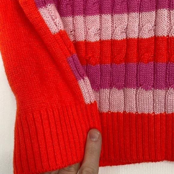 Divided stripped cropped sweater vest in vibrant colors. - Picture 11 of 11